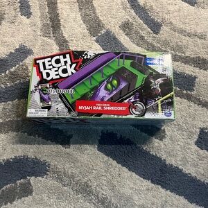 Tech Deck Nyjah Rail Shredder - Green and Purple